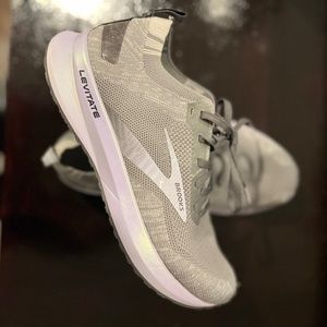 Brooks 7.5 Levitate 4 Running Shoe (Women)